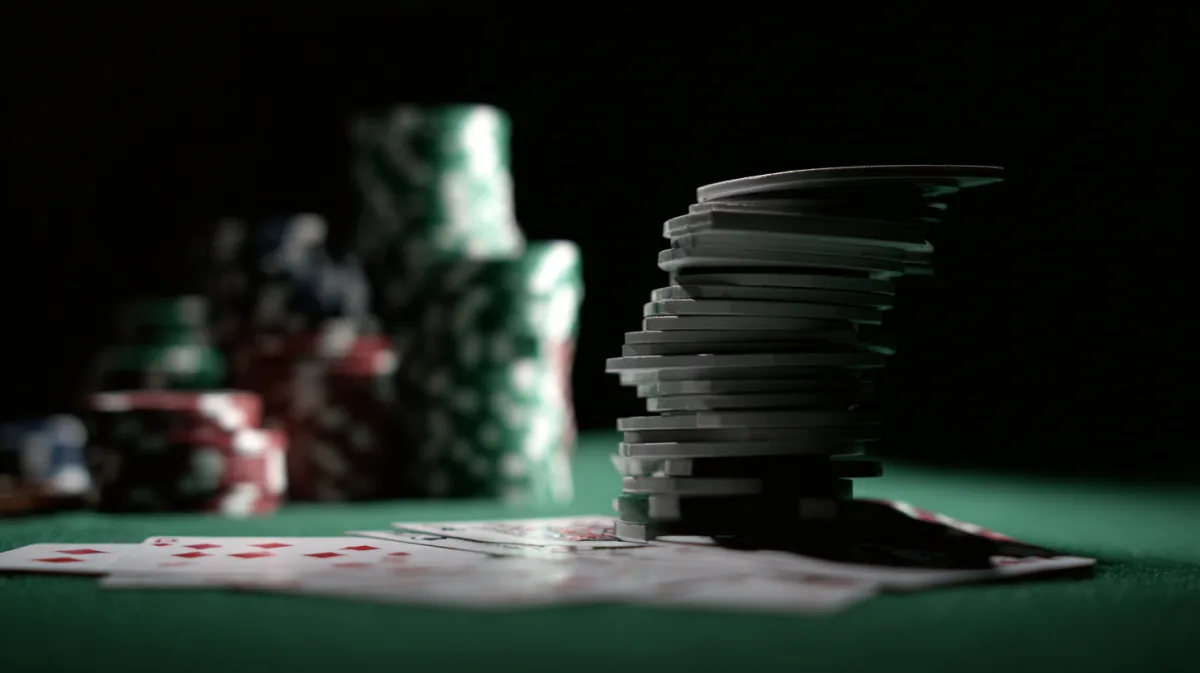 Reverse Implied Odds 2026: por que flushes pequenos são perigosos